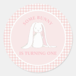 Sticker Rond Some Bunny is One Anniversaire Rose Gingham