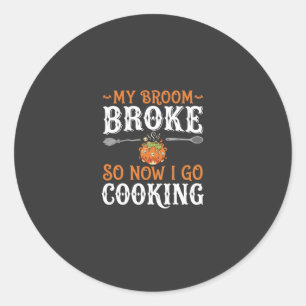 Sticker Rond Sorcière d'Halloween Balai de Cuisine Cassé Concep