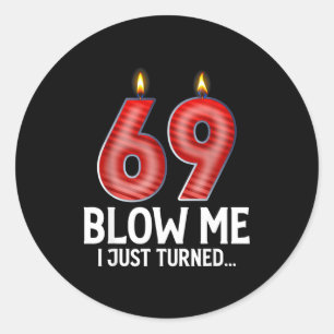 Sticker Rond Souffle-moi, j'ai 69 ans, drôle de 69e anniversair