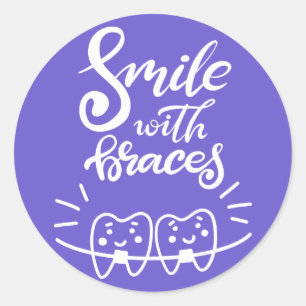 Sticker Rond Souriez Avec Des Bracelets   Dents souriants