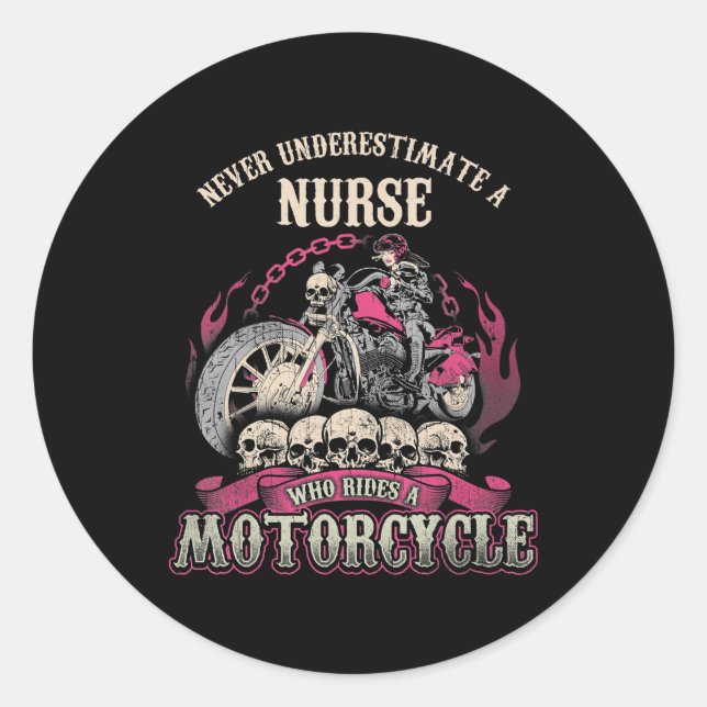 Sticker Rond Sous-estimer l'infirmière qui conduit le moto moto (Devant)
