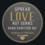 Sticker Rond Spread Love Hand Sanitizer Mariage Gold Chalkboard<br><div class="desc">Rustic répandait l'amour non germes collants de faveur mariage pour les faveurs de nettoyage à main personnalisée. Personnalisez les étiquettes or et tableau noir pour mariage avec les noms de mariée et de mariée et la date du mariage.</div>