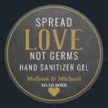 Sticker Rond Spread Love Hand Sanitizer Mariage Gold Chalkboard<br><div class="desc">Rustic répandait l'amour non germes collants de faveur mariage pour les faveurs de nettoyage à main personnalisée. Personnalisez les étiquettes or et tableau noir pour mariage avec les noms de mariée et de mariée et la date du mariage.</div>