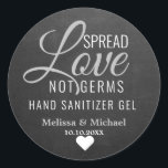 Sticker Rond Spread Love Not Germs Sanitizer Mariage Chalkboard<br><div class="desc">Moderne répandre l'amour non germes les stickers de faveur mariage pour les faveurs de nettoyage des mains personnalisées . Personnalisez les étiquettes rustiques de mariage en tableau noir avec les noms de mariée et de mariée et la date mariage.</div>