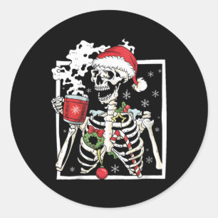 Sticker Rond Squelette De Noël Avec Crâne Souriant Boire Cof