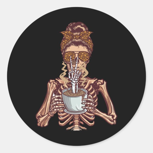 Sticker Rond Squelette d'Halloween Profitant du café Messy Bun  (Devant)
