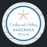 Sticker Rond Starfish Whitewashed Wood Beach Wedding Collection<br><div class="desc">La collection de mariage de la plage en bois blanc est parfaite pour tout couple qui souhaite un mariage romantique en bord de mer. L'arrière - plan rustique en bois blanchi à la chaux donne à ces autocollants une sensation boho chic, et l'étoile de mer mignonne est la touche finale...</div>