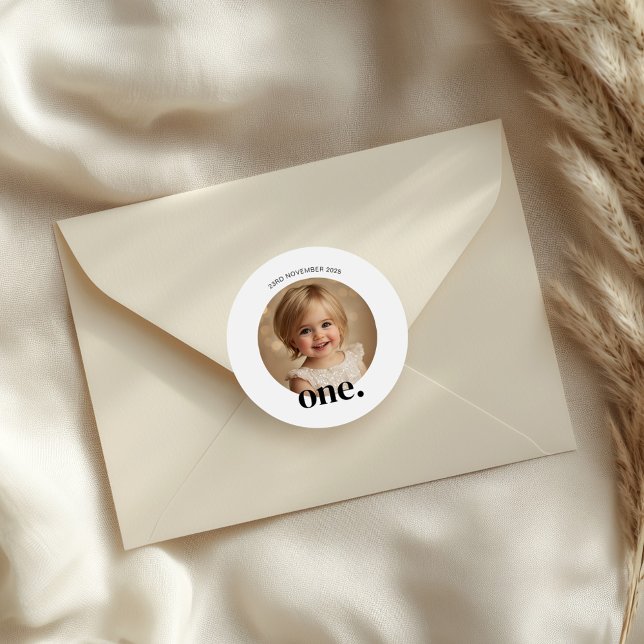 Sticker Rond Stick rond photo premier Bithday en noir et blanc (Créateur téléchargé)