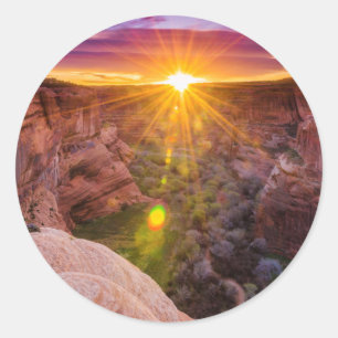 Sticker Rond Sunburst à Canyon de Chelly, AZ