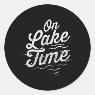 Sticker Rond Sur le lac, drôle de pêche et de navigation en été
