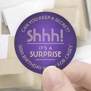 Sticker Rond Surprise fête d'anniversaire brossé violet et or