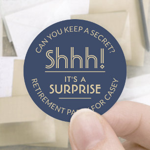 Sticker Rond Surprise Retraite Party Shhh ! Marine bleu et or