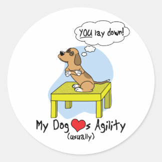 Sticker Rond Suspendre l'Humour d'agilité de la table