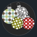 Sticker Rond T-shirts et cadeaux Retro Christmas Balls<br><div class="desc">T-shirts de vacances,  tasses,  cartes,  autocollants,  sacs fourre-tout,  magnets et autres vêtements de Noël et cadeaux avec des ornements colorés de style rétro de boules d'arbre!</div>
