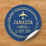 Sticker Rond Tampon de passeport Jamaïque Destination Mariage b<br><div class="desc">Baguettes de timbre de passeport bleu et jaune pour un mariage de destination en Jamaïque. Customisez-le avec votre emplacement et votre date. Idéal aussi pour un séjour en famille.</div>