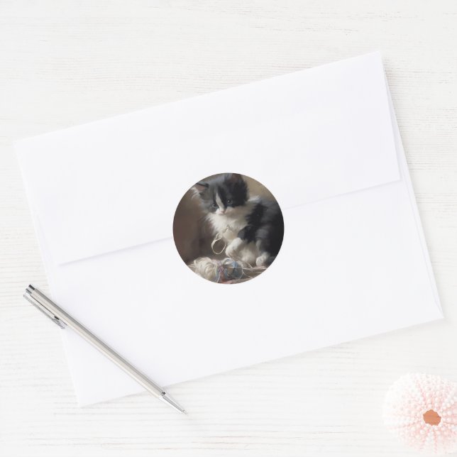 Sticker Rond Tangup Dans Fun Black and White Kitten (Enveloppe)