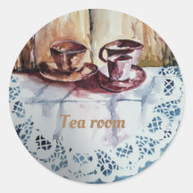 tasses à thé vintages sur dentelle blanche linge c