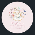 Sticker Rond Tea Party rose<br><div class="desc">Ajoutez une touche personnalisée à votre fête de thé avec notre Sticker ronde Blush Pink Tea Party Fleur sauvage. Dotés d'étonnants flancs d'aquarelle peints à la main dans un violet profond, bleu poussiéreux et rose vif avec une végétation sauge, ces autocollants ornent magnifiquement les tasses et soucoupes à fleurs crème...</div>