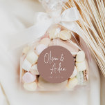 Sticker Rond Terre cuite | Mariage de script manuscrit moderne<br><div class="desc">Conçu pour correspondre à nos invitations de mariage de Script manuscrit moderne. Une belle conception typographique avec une atmosphère minimaliste,  avec un script manuscrit moderne et des lettres serif classiques. Colorway : Terracotta,  une argile de terre riche.</div>