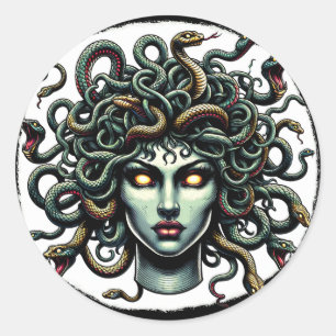 Sticker Rond Tête de Méduse verte contemplative pleine de Serpe