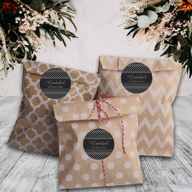 Sticker Rond Thanksgiving Grateful Black Grey Lignes Nom person (Créateur téléchargé)