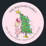 Sticker Rond The Grinch | Cindy-Lou Who Christmas<br><div class="desc">Les vacances ne seront pas complètes sans The Grinch ! COMMENT THE GRINCH STOLE CHRISTMAS est l'histoire classique d'une ville appelée Who-ville et comment l'esprit de Noël peut fondre même les coeurs les plus froids. Personnalisez cet autocollant de Noël avec votre nom et votre adresse.</div>