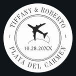 Sticker Rond Thème Voyage Personnalisé Destination Mariage Avio<br><div class="desc">Mariage de destination de thème de voyage personnalisé enregistrer l'autocollant de date avec un monogramme d'avion noir et blanc,  la date et le texte de l'emplacement personnalisé.</div>