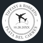 Sticker Rond Thème Voyage Personnalisé Destination Mariage Avio<br><div class="desc">Mariage de destination de thème de voyage personnalisé enregistrer l'autocollant de date avec un monogramme d'avion noir et blanc,  la date et le texte de l'emplacement personnalisé.</div>