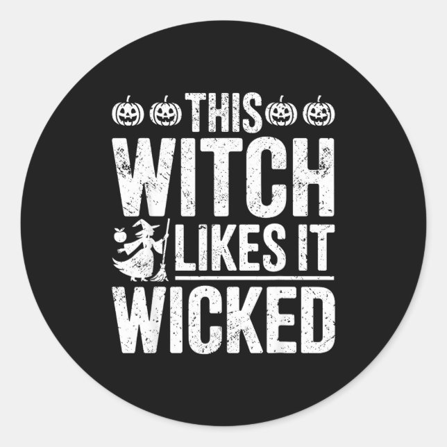 Sticker Rond This Witch Likes It Wicked Funny Halloween Broom  (Devant)