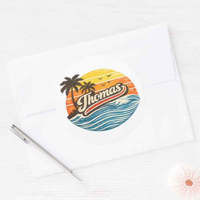 Sticker Rond Thomas Retro Sunset Name Design (Enveloppe)