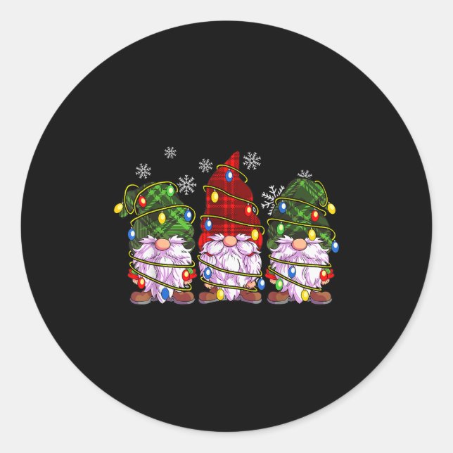 Sticker Rond Three Gnomes Men Women Buffalo Plaid Red Christmas (Devant)