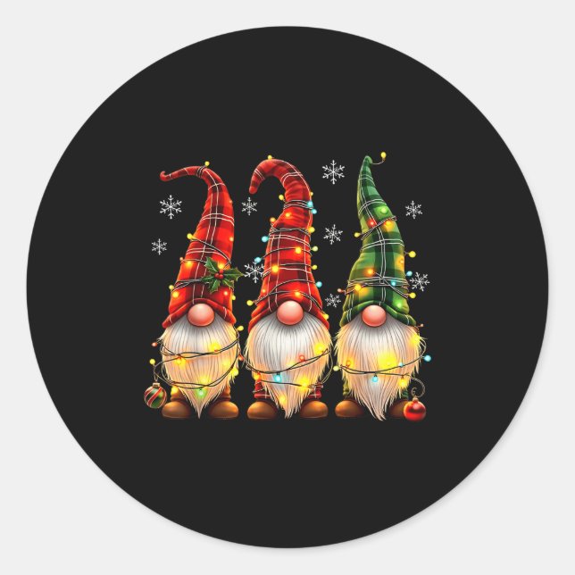 Sticker Rond Three Gnomes Men Women Buffalo Plaid Red Christmas (Devant)