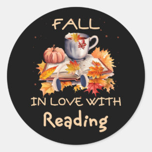 Sticker Rond Tomber Amoureux Avec Lecture Livre Citrouille Auto