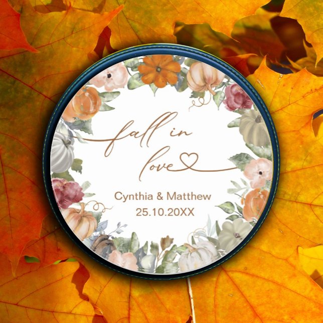 Sticker Rond Tombez amoureux Floral et Citrouille rustique d'au (#zazzlemade #fallinlove #wedding)