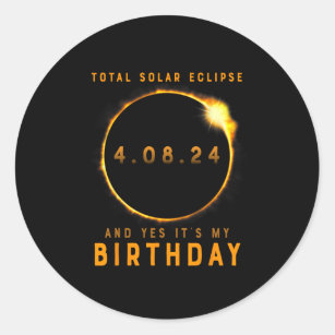 Sticker Rond Total Éclipse Solaire Et oui c'est mon anniversair