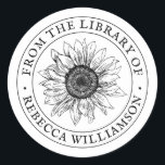 Sticker Rond Tournesol de la bibliothèque Nom personnalisé Plaq<br><div class="desc">Cet élégant design à l'ancienne présente un tournesol dessiné à la main dans le centre entouré de lettrage vintage anglais. Les mots "De la bibliothèque de" apparaissent, dans un arc gracieux, encadrant le joli tournesol. Votre nom suit ci-dessous dans le même charmant style circulaire. Montrez à vos précieux volumes un...</div>