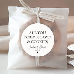 STICKER ROND TOUT CE DONT VOUS AVEZ BESOIN, C'EST D'AIMER LES C<br><div class="desc">Un Sticker Mariage classique en Merci noir avec "Tout ce dont vous avez besoin est l'amour et les cookies" dans une police classique moderne et élégante. Vous pouvez facilement le personnaliser avec vos noms et date mariage.</div>