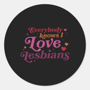 Sticker Rond Tout Le Monde Sait Que J'Aime Les Lesbiennes