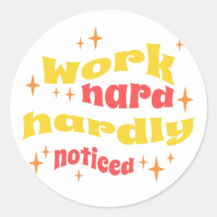 STICKER ROND TRAVAIL DIFFICILE, PEU REMARQUÉ TRAVAIL SARCASTIQU