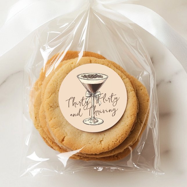Sticker Rond Trente Flirty and Thriving Cocktail 30e anniversai (Thirty Flirty and Thriving Cocktail 30th Birthday Classic Round Sticker)