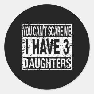 Sticker Rond Tu ne me fais pas peur, j'ai 3 filles