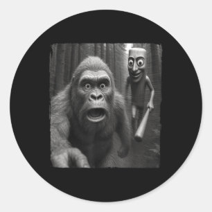 Sticker Rond Tung Tung Tung Sahur Italien Brainrot meme Bigfoot