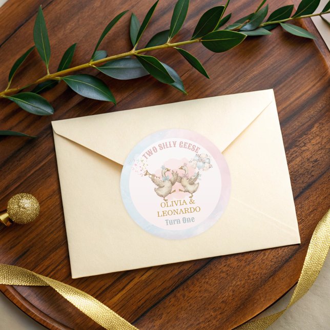 Sticker Rond Two Silly Geese Boy & Girl Twins Birthday (Créateur téléchargé)