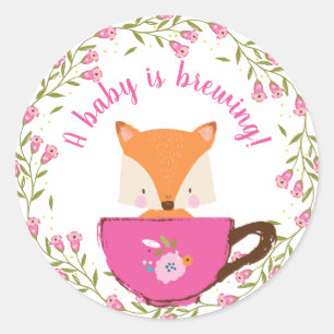 Sticker Rond Un bébé brasse rose Teacup Baby Girl Douche