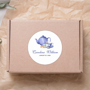 Sticker Rond Un bébé brasse un Baby shower de Tea Party violet