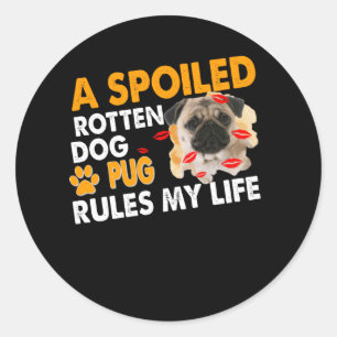 Sticker Rond Un carlin de chien pourri gâté gouverne ma vie