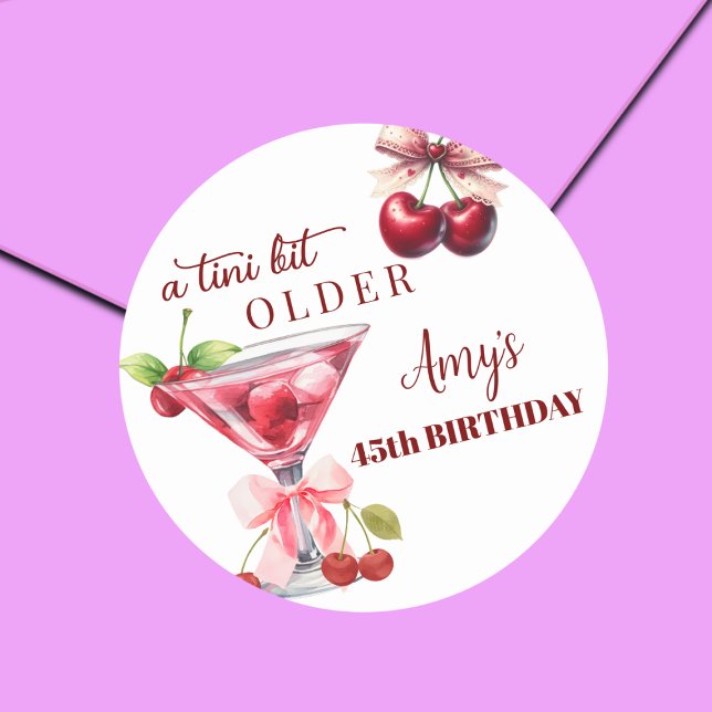 Sticker Rond Un Chic A Tini Bit Older Cherry Martini 45e Annive (Créateur téléchargé)
