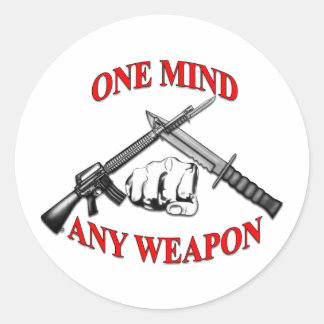 Sticker Rond Un esprit n'importe quelle arme MCMAP