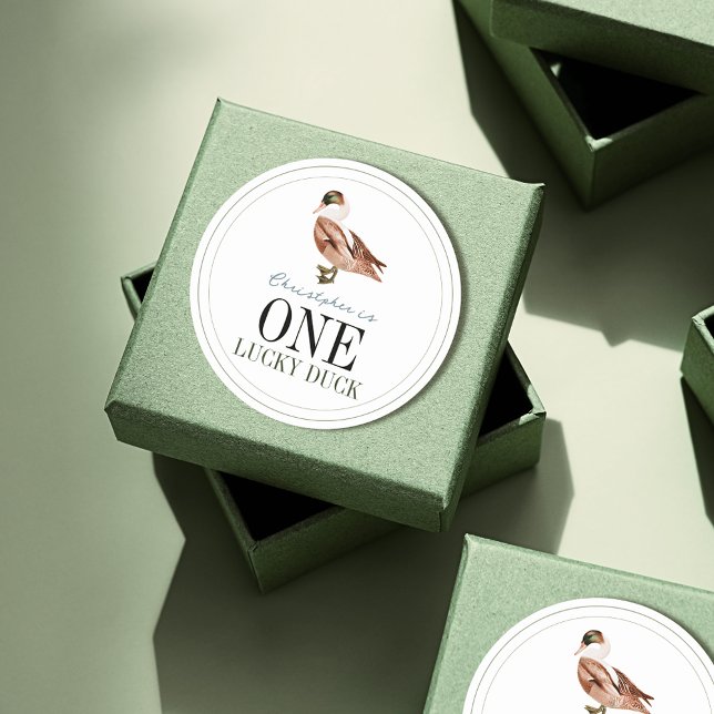 Sticker Rond Un Lucky Duck Classic Boy 1er Anniversaire (One Lucky Duck 1st Birthday Sticker)