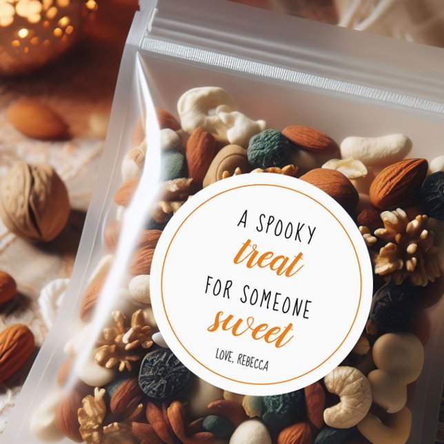 Sticker Rond Un traitement Éffrayant pour une Halloween sucrée (Créateur téléchargé)